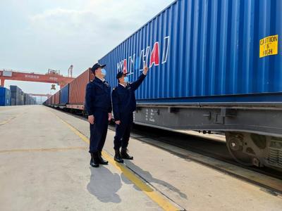 贛深兩地海關(guān)聯(lián)手保障贛深組合港啟動