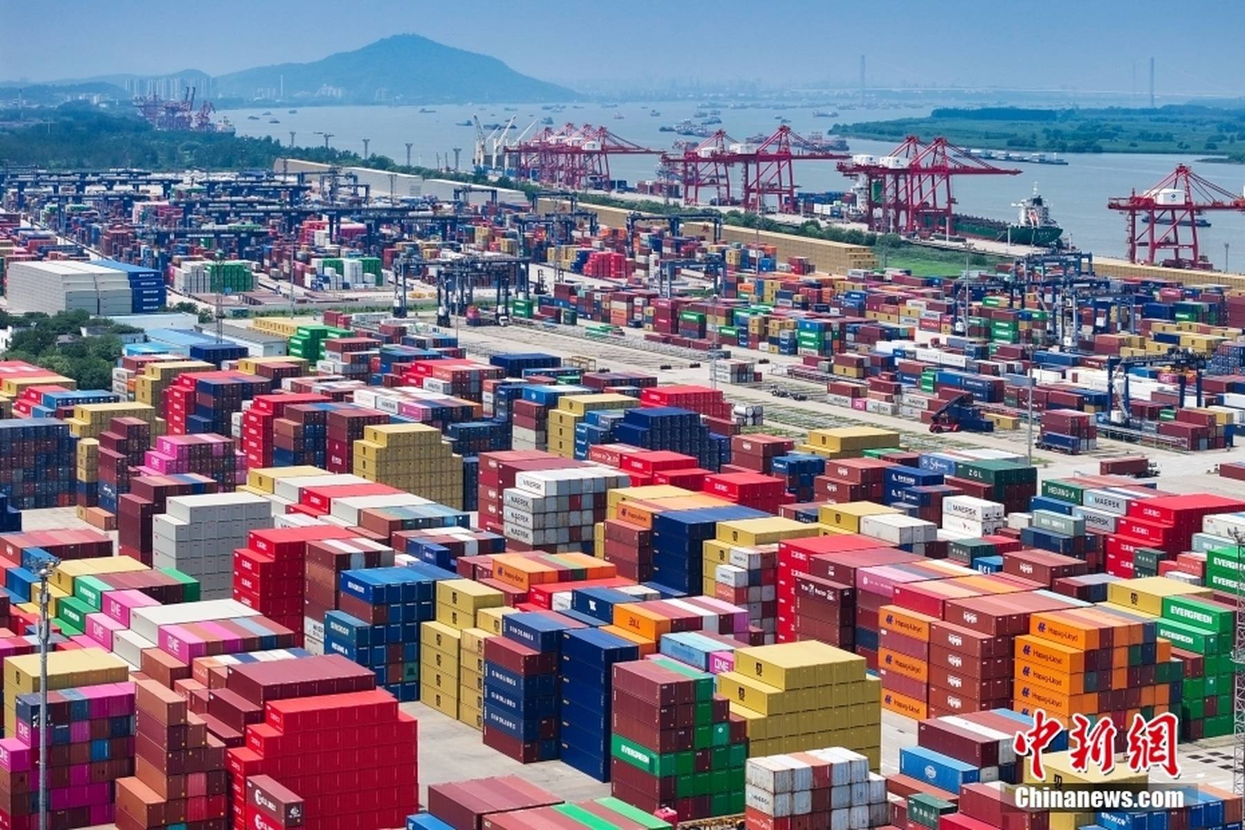 2025年上半年中國(guó)貨物貿(mào)易進(jìn)出口21.79萬(wàn)億元 同比增長(zhǎng)2.9%